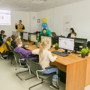 Новый класс в развлекательном центре города Томска! Скоро открытие! - Школа программирования для детей, компьютерные курсы для школьников, начинающих и подростков - KIBERone г. Вязники
